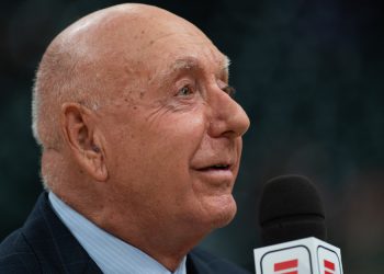 INDIANAPOLIS, IN - NOVEMBER 06: ESPN broadcaster Dick Vitale on the court before the State Farm Champions Classic basketball game between the Michigan State Spartans and Kansas Jayhawks on November 6, 2018, at Bankers Life Fieldhouse in Indianapolis, IN. (Photo by Zach Bolinger/Icon Sportswire)