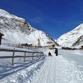 vals rodeln bei fane alm winter schnee