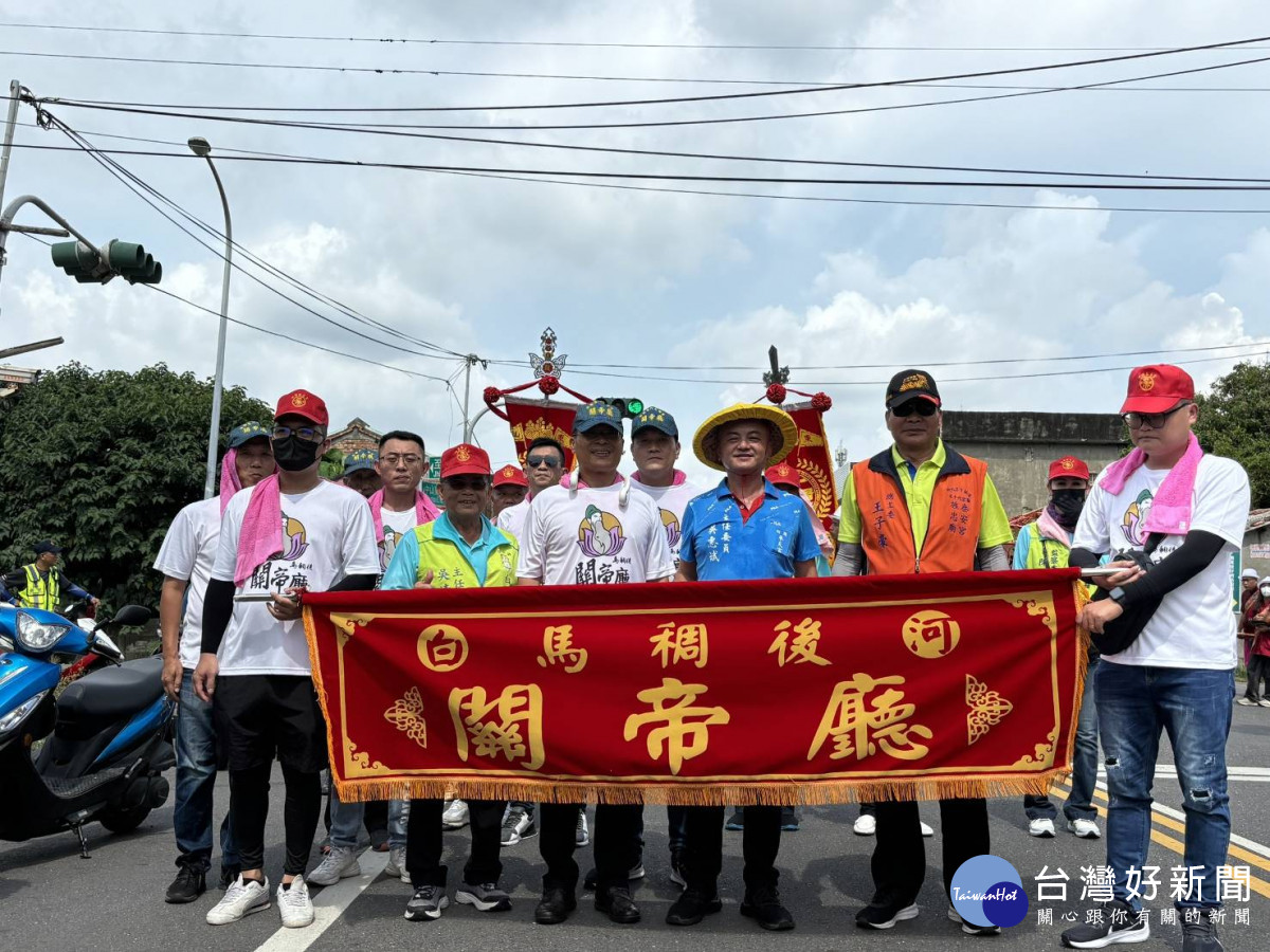 「2024國際關公文化節」忠義薪火抵達雲林縣四湖鄉，在四湖鄉進行繞境祈福活動。(圖／財團法人馬稠後關帝廳董事林志鴻提供)