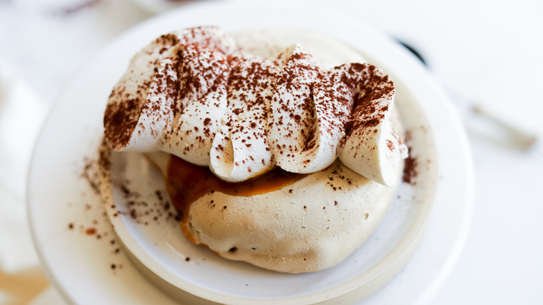 Fluffy coffee pavlova with caramel