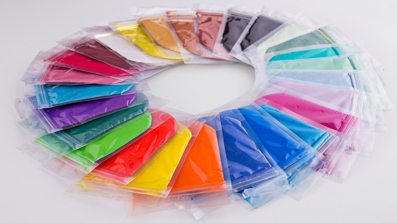 Packaged mica powder pigments