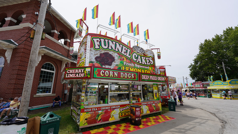 Funnel cake concession stand