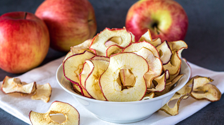 Bowl of apple chips with apples