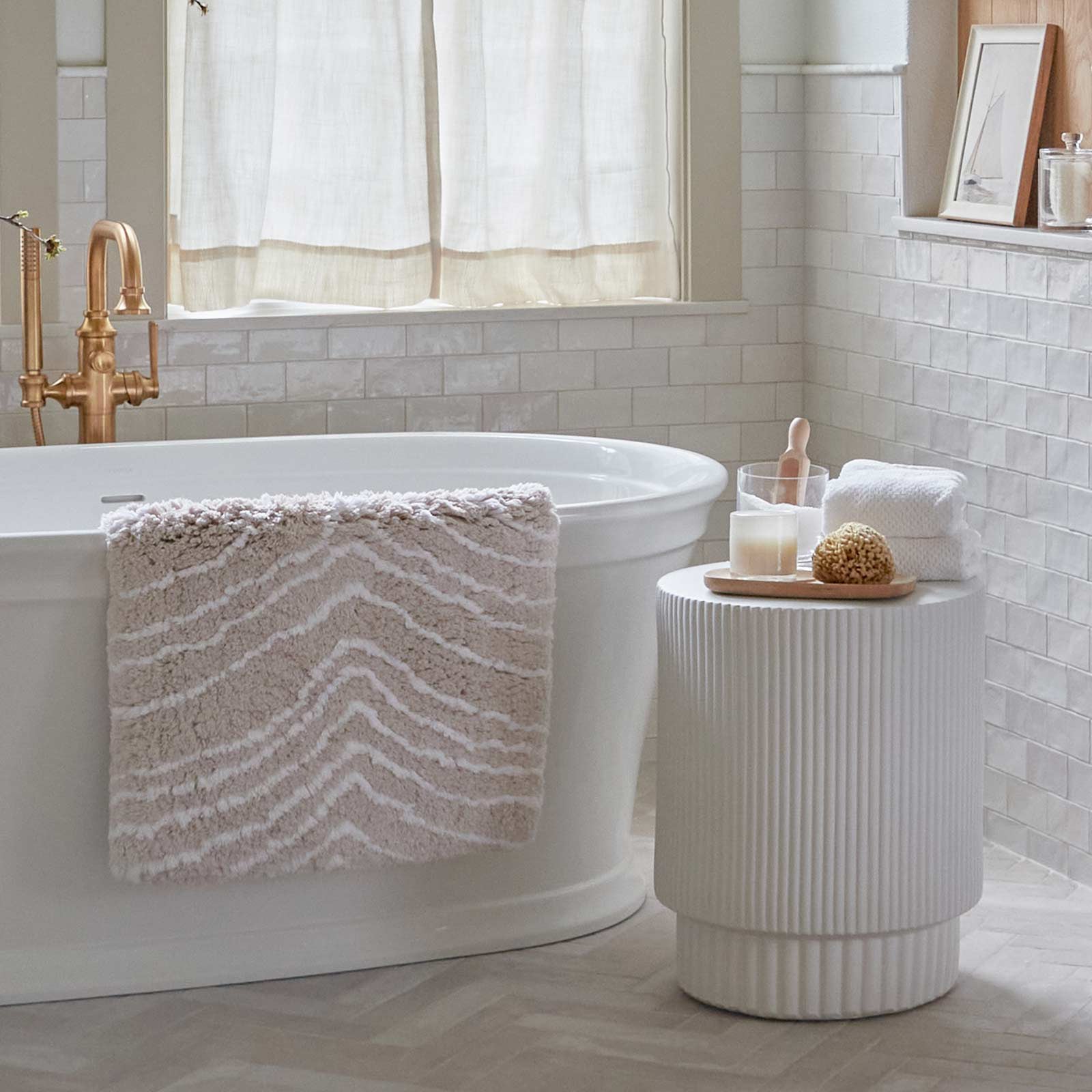 
Bath Time, Reimagined.
The Bath Mat
Ultra-plush bath mats paired with our memory foam liners — the perfect balance of comfort and style.
