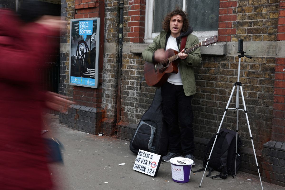 Dan Tredget London busker