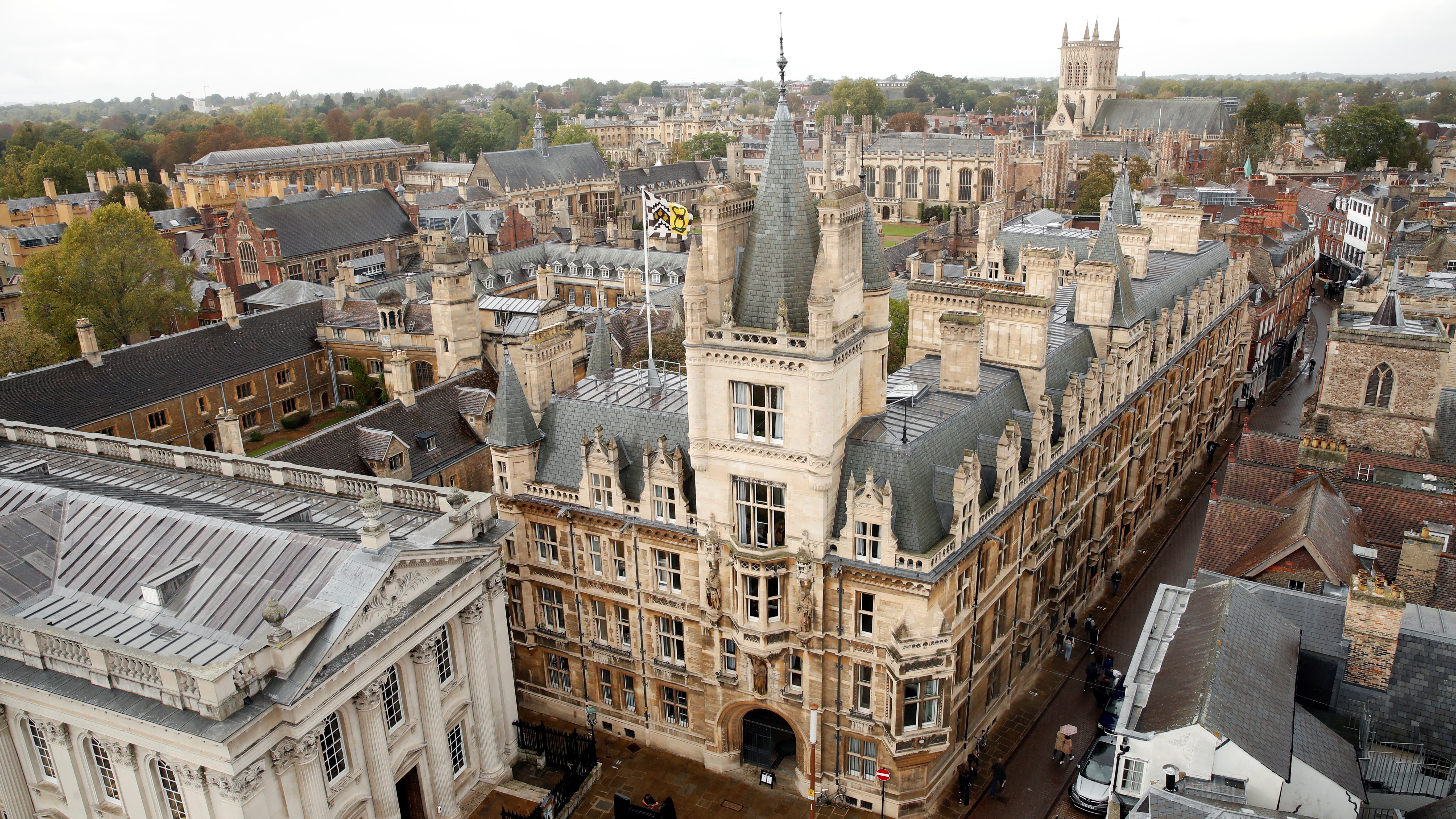 Academics face flying restrictions as Cambridge goes carbon neutral