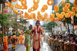 China Town Lights Up For Chinese New Year