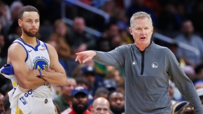 Steve Kerr yelled at Stephen Curry during the Warriors win against the Celtics game