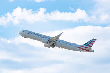 American Airlines Airbus A321-253NX takes off from Los Angeles international Airport