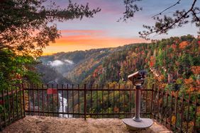 Scenic overlook in Tallulah Gorge during fall