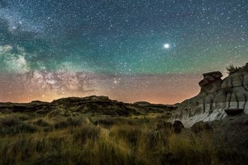 Jupiter and the Milky Way rising over Dinosaur Provincial Park