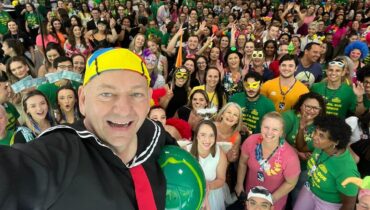 Luciano Hang de Quico no Carnaval