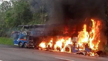 Homem é preso por colocar fogo em ônibus que seguia para Curitiba com 40 passageiros