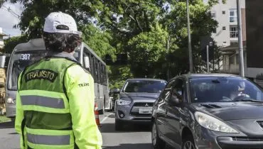 Festivais de rock e sertanejo causam bloqueios no trânsito neste sábado