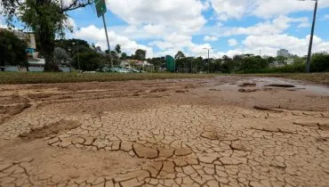 Parque Barigui depois da chuva: cartão-postal de Curitiba é tomado pela lama