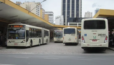 Linhas de ônibus da Grande Curitiba têm horário especial no Natal, Ano Novo e férias