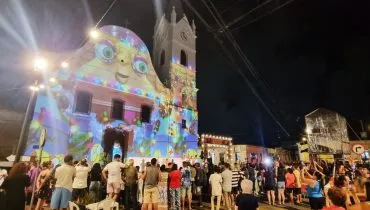 Projeções natalinas vão transformar catedral de Paranaguá