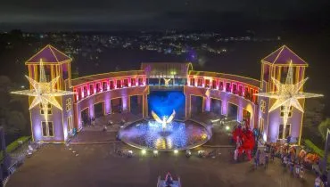 Na imagem, espetáculo Natal em palco montado no Parque Tanguá, em Curitiba