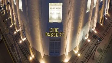 Imagem mostra fachada do Cine Passeio