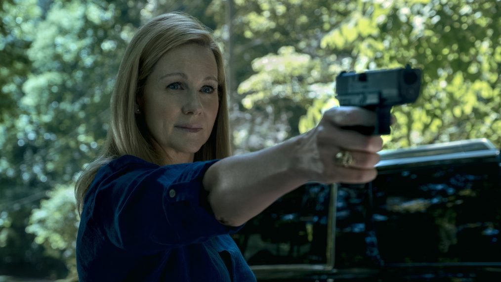 Ozark - Season 3 - Laura Linney - Wendy holds a gun