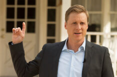 Alan Tudyk in Newsreaders - Season 2, 'F-Dancing, Are You Decent?'