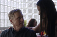 Alan Tudyk as Harry and Sara Tomko as Asta in Resident Alien