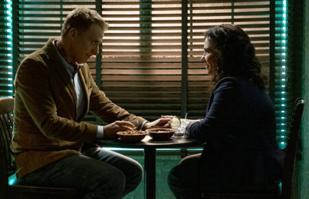 Alan Tudyk as Harry Vanderspeigle, Alex Borstein as Carlyn in Resident Alien