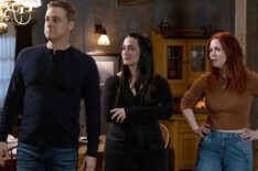 Alan Tudyk as Harry Vanderspeigle, Sara Tomko as Asta Twelvetrees, Alice Wetterlund as D'Arcy Bloom in Resident Alien