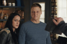 Sara Tomko as Asta Twelvetrees, Alan Tudyk as Harry Vanderspeigle in 'Resident Alien' Season 3 Episode 8