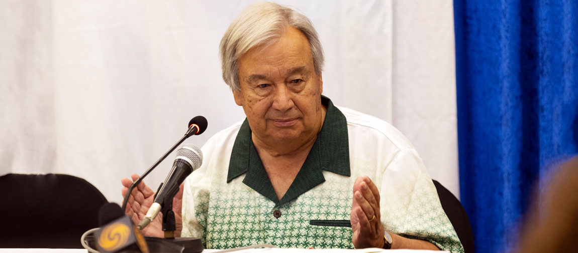 Secretary-General António Guterres briefs journalists at the launch in Tonga of the WMO Pacific climate report. UN Photo/Kiara Worth 