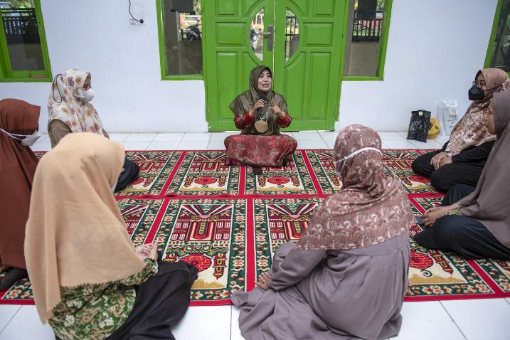 female cleric gives a sermon to women