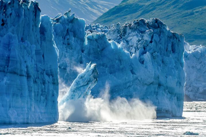 Glacier block falling to the ocean