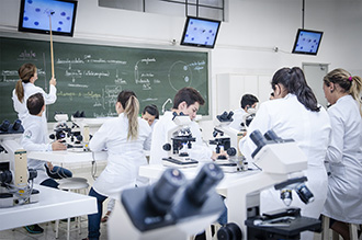 Laboratório de Biologia Celular e Molecular: visa o estudo da vida, desde o seu surgimento, composição e constituição, até a sua história evolutiva, aspectos comportamentais, relação com outros organismos e com o ambiente