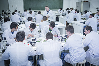 O Laboratório de Botânica direciona os estudos da fisiologia, morfologia, ecologia, evolução, anatomia, classificação, doenças, distribuição, dentre outros aspectos das plantas