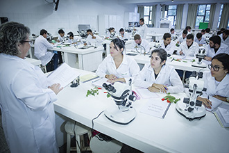 O Laboratório de Botânica direciona os estudos da fisiologia, morfologia, ecologia, evolução, anatomia, classificação, doenças, distribuição, dentre outros aspectos das plantas