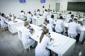 O Laboratório de Botânica direciona os estudos da fisiologia, morfologia, ecologia, evolução, anatomia, classificação, doenças, distribuição, dentre outros aspectos das plantas