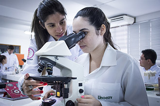 Laboratório de Microbiologia: se constitui no cenário das práticas de habilidades na área de bacteriologia, micologia, virologia 