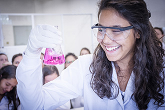 Laboratório de Nutrição Animal: são realizadas análises bromatológicas em amostras diversas de alimentos (rações e ingredientes em geral) empregados em nutrição animal e de excretas, objetivando estudos de digestibilidade