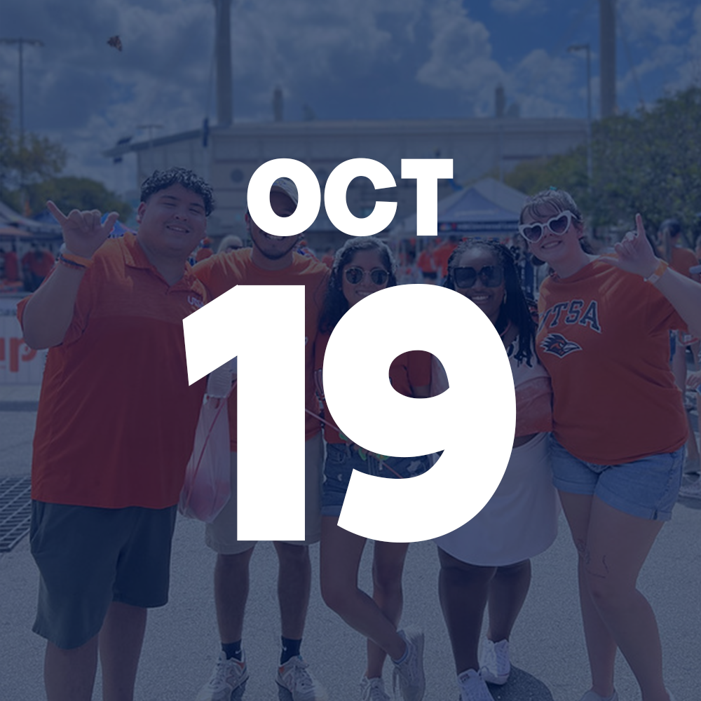 UTSA Students walking to football game