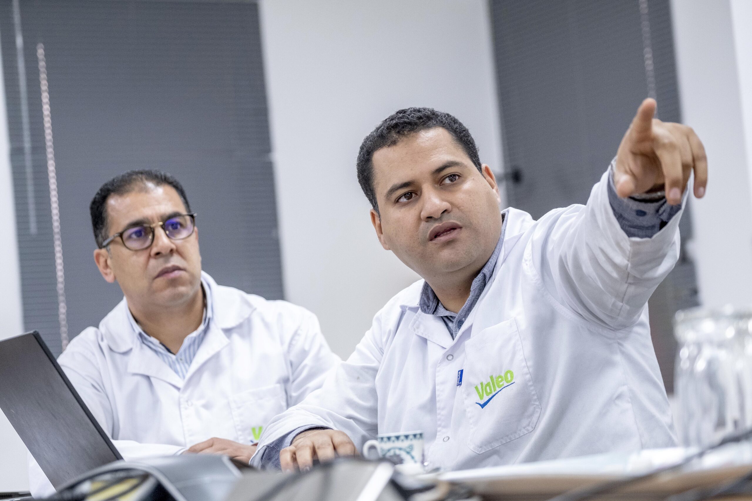 Two workers at Valeo Tunisia