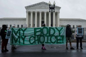 People protest Supreme Court's decision to overturn Roe v. Wade