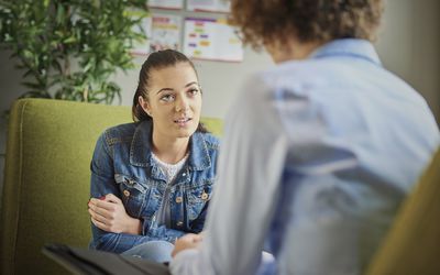 Young woman talking with a therapist