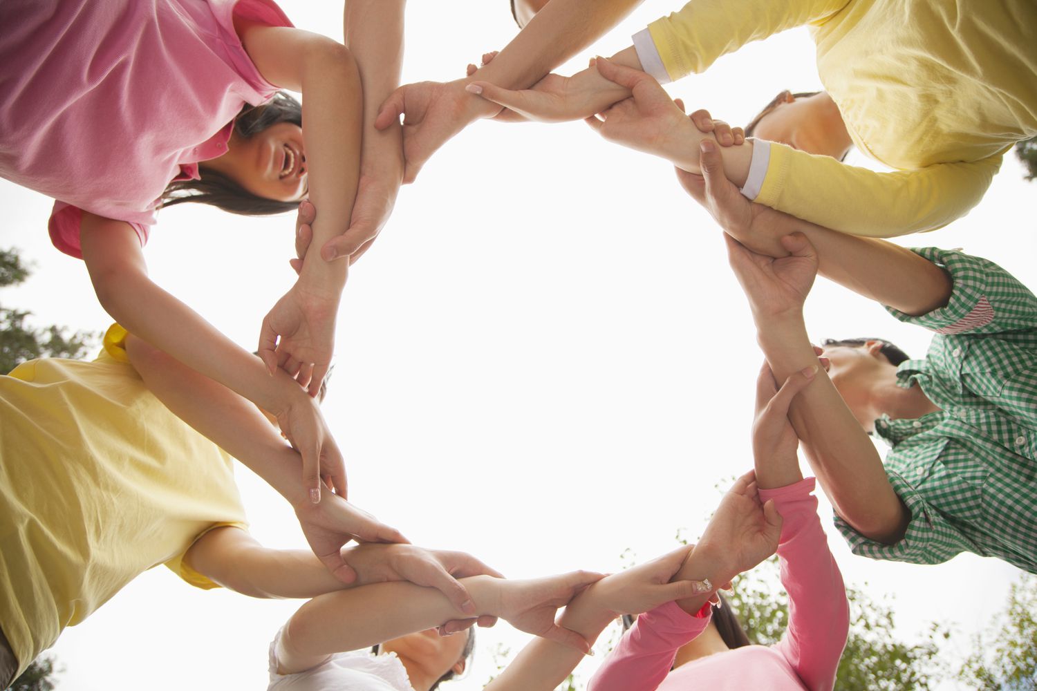 group of kids linking arms in a circle