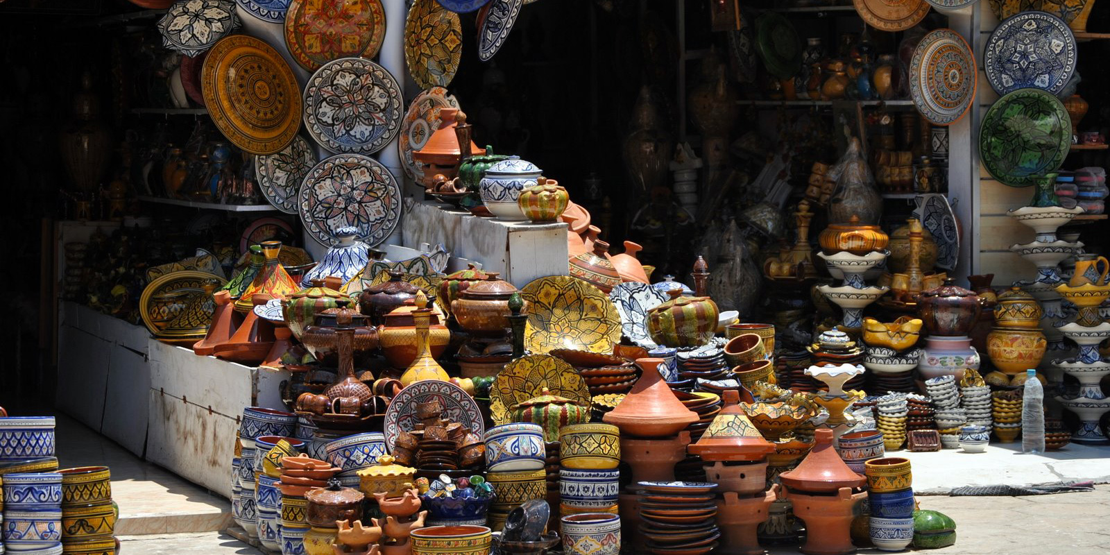 safi traditional pottery for shopping tourism in morocco