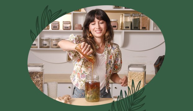 'I’m an Herbalist, and This Delicious Honey Ginger Mocktail Calms Nerves and Boosts Your Mood'