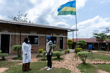  WFP staff Dieudonne speaks to head teacher Jacqueline  in Bwama Primary school in Nyamagabe district, Rwanda on 27th of May 2021. © WFP/Arete/Fredrik Lerneryd