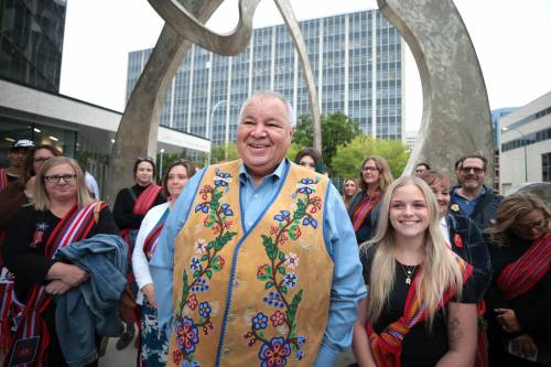 Ruth Bonneville / Free Press 
The Manitoba Metis Federation (MMF) hold pre-court ceremony and prayers in advance of the anticipated approval of the settlement for the Red River Metis Child and Family Services class action in front of the Law Courts Building Thursday.