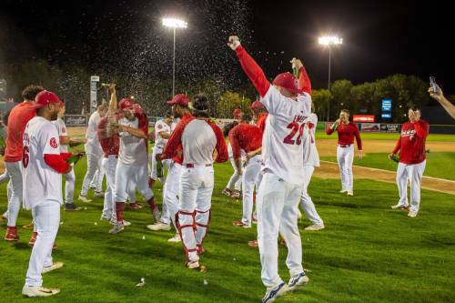 BROOK JONES / FREE PRESS
                                The Winnipeg Goldeyes celebrate by spraying Champagne after defeating the Fargo-Moorhead RedHawks 3-1 to clinch the American Association West Division Final at Blue Cross Park , Thursday.